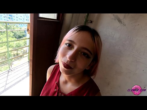 ❤️ Študentka zmyselne fajčí cudzinca vo vnútrozemí - strieka mu na tvár ❤ Tvrdé porno na nás ❌